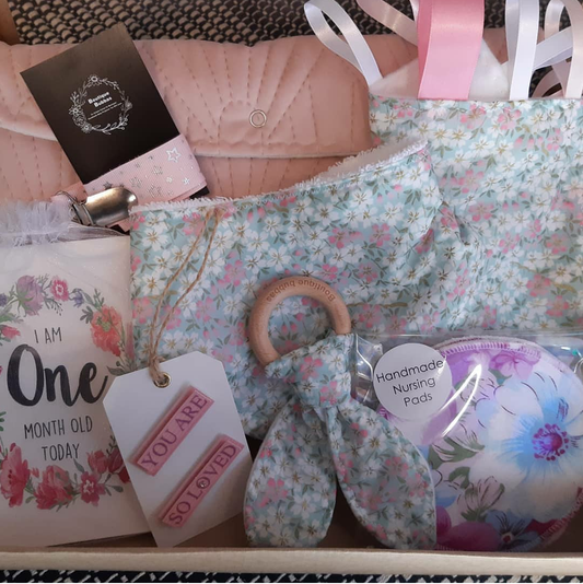 Large Gift box ( PRODUCTS NOT INCLUDED) box only